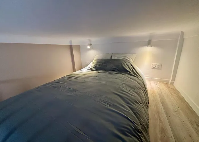 Apartment Renovated With Mezzanine Close