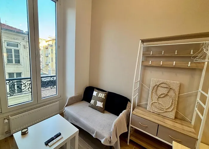 Renovated With Mezzanine Close Apartment Castellane